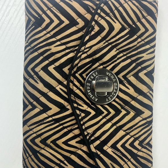 Vera Bradley Quilted Trifold Wallet Brown Black Geometric Zip Coin Pouch - Picture 2 of 6